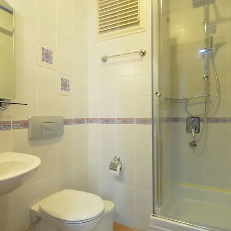 Danlin Otel 2*